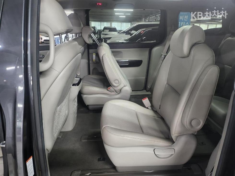 Kia Carnival — miniaturë 7