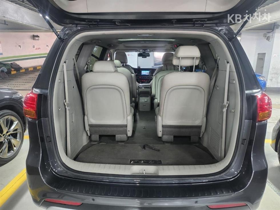 Kia Carnival — miniaturë 9
