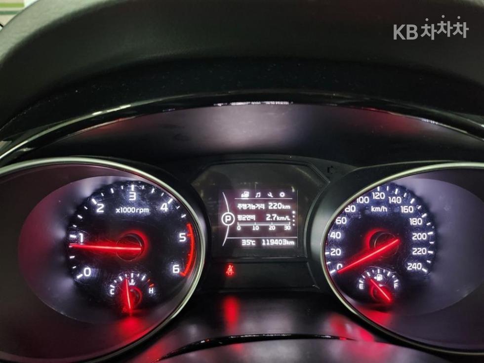 Kia Carnival — miniaturë 11