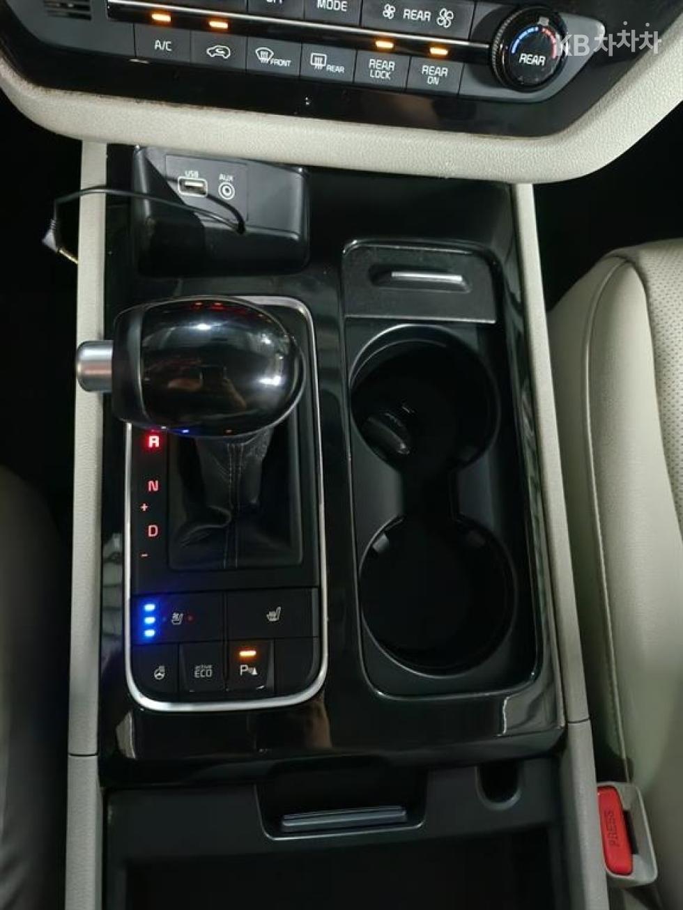 Kia Carnival — miniaturë 14