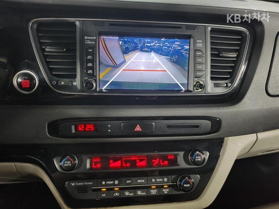 Kia Carnival — miniaturë 15