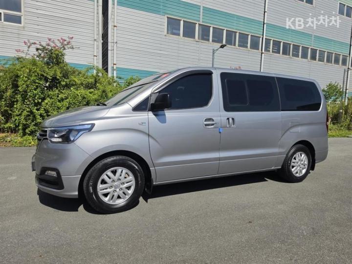 Hyundai Starex Van 5-Seater Smart — foto 1