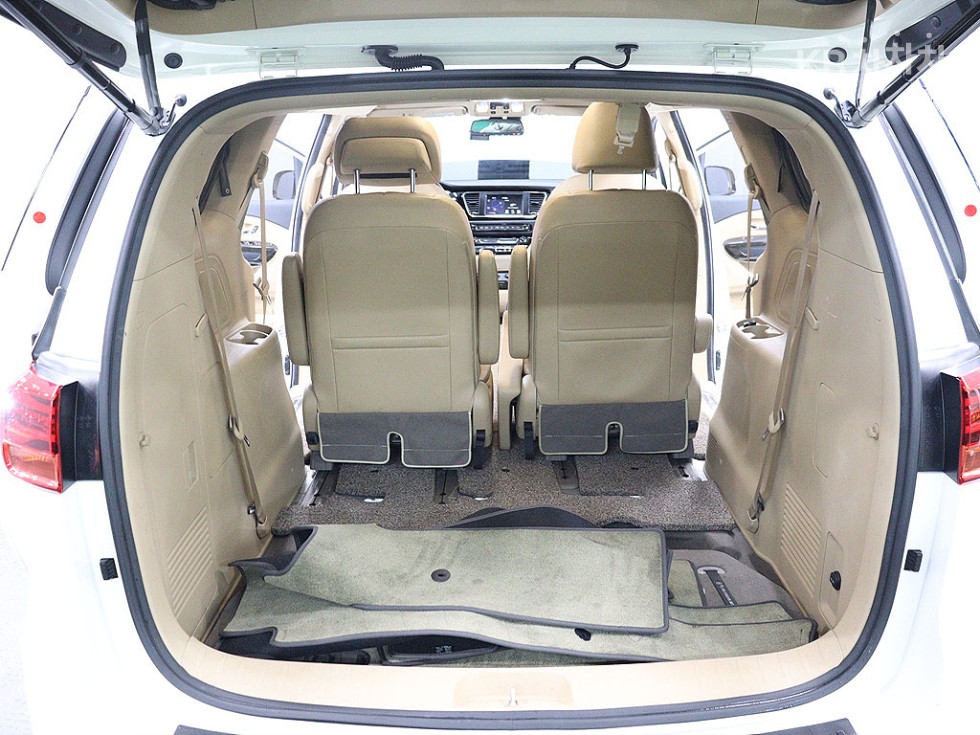 Kia Carnival — miniaturë 5
