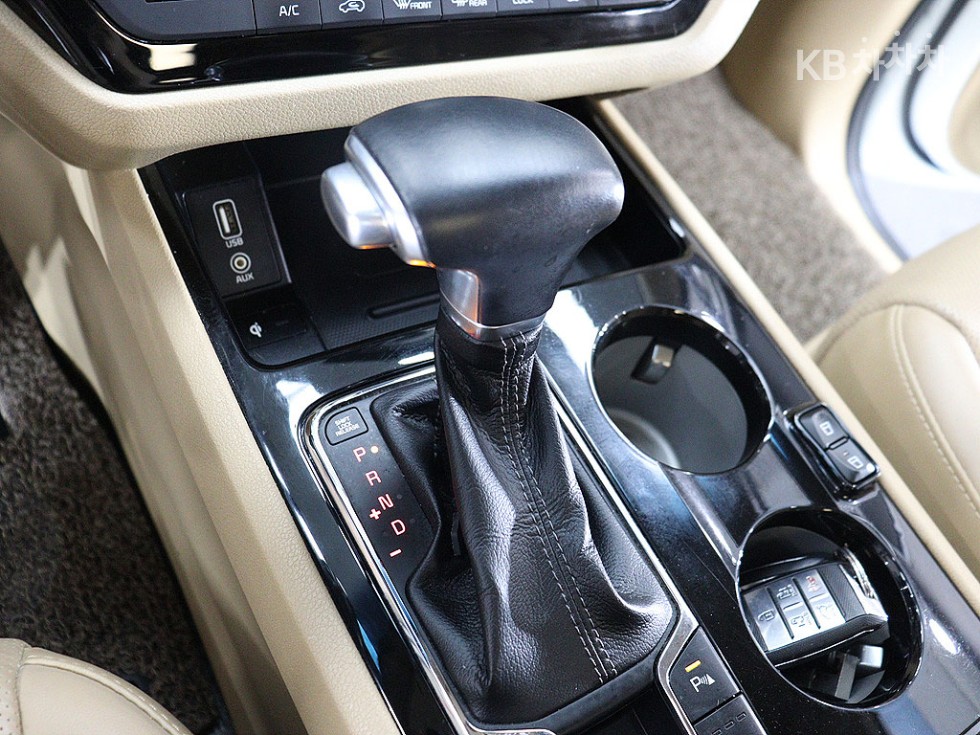 Kia Carnival — miniaturë 8