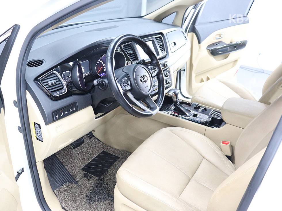 Kia Carnival — miniaturë 15