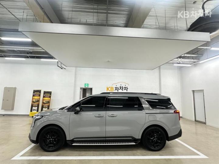 Kia Carnival — miniaturë 2