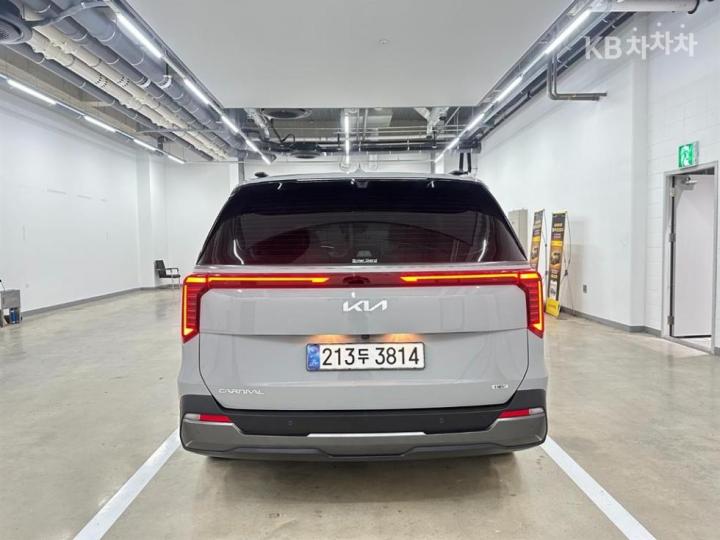 Kia Carnival — miniaturë 3