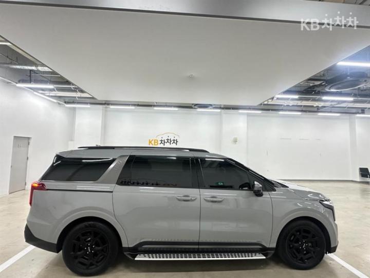 Kia Carnival — miniaturë 4