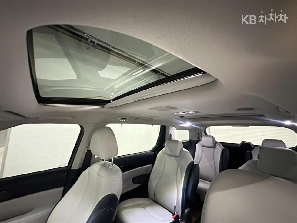 Kia Carnival — miniaturë 20