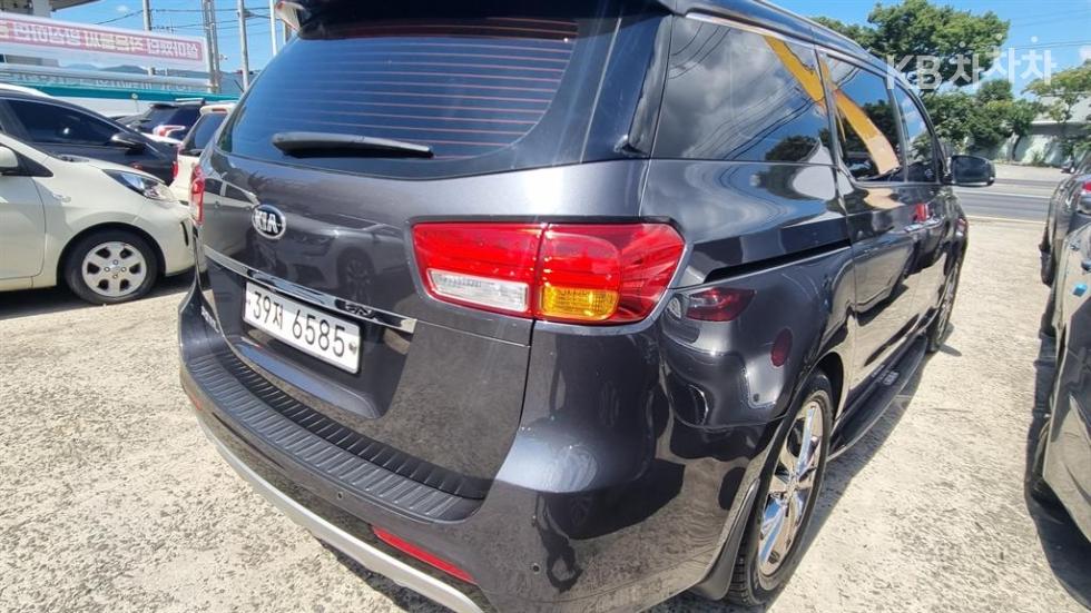 Kia Carnival — miniaturë 2