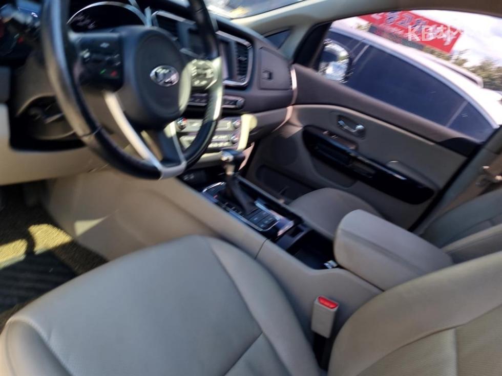 Kia Carnival — miniaturë 10