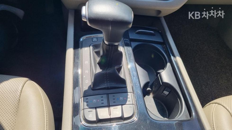 Kia Carnival — miniaturë 12