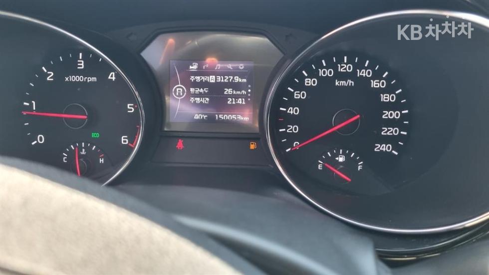 Kia Carnival — miniaturë 13