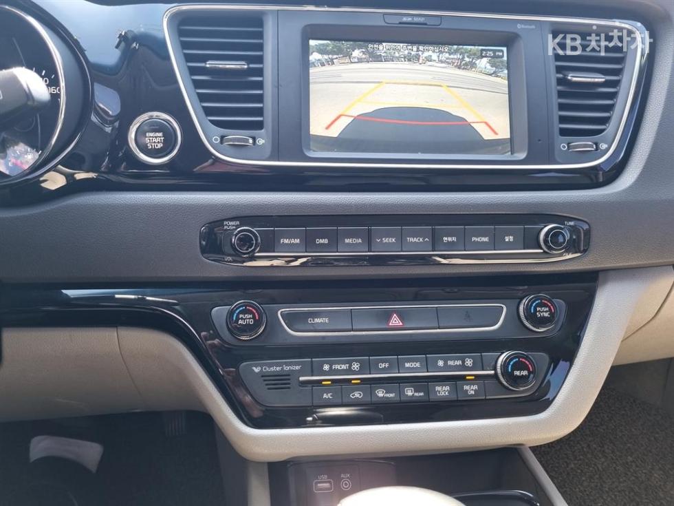 Kia Carnival — miniaturë 15
