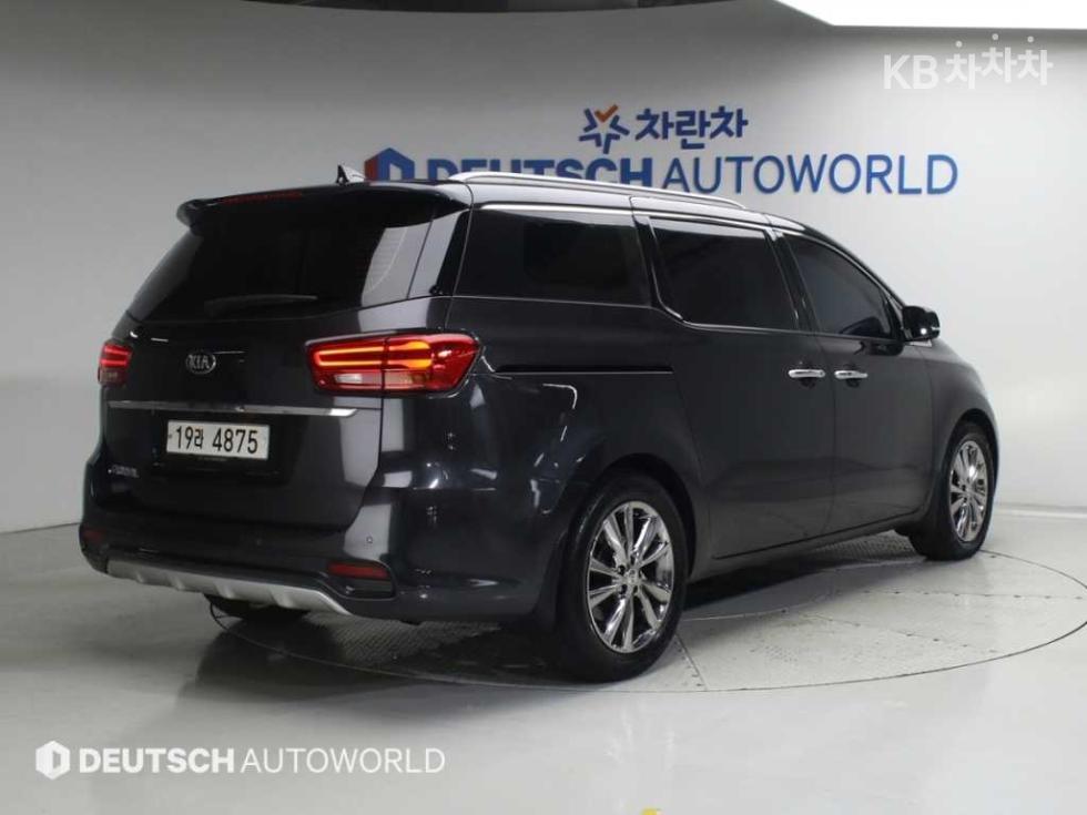 Kia Carnival — miniaturë 2