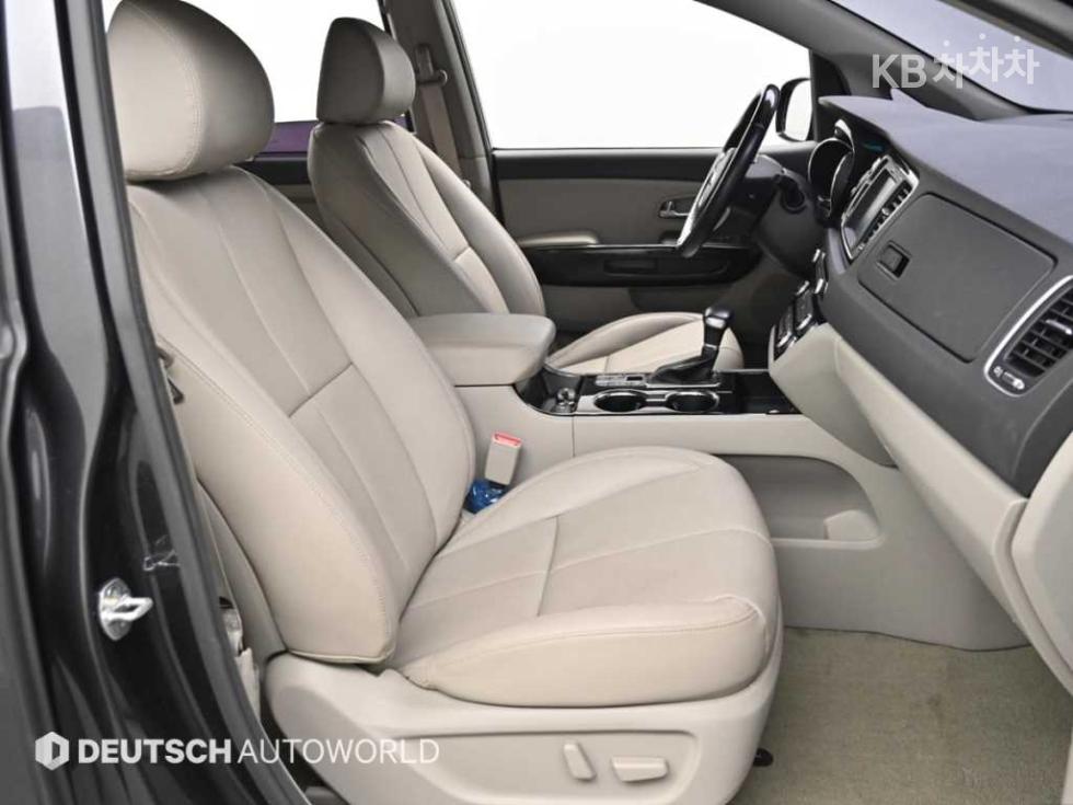 Kia Carnival — miniaturë 10