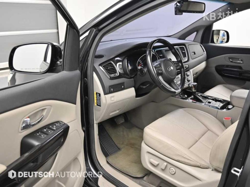 Kia Carnival — miniaturë 11
