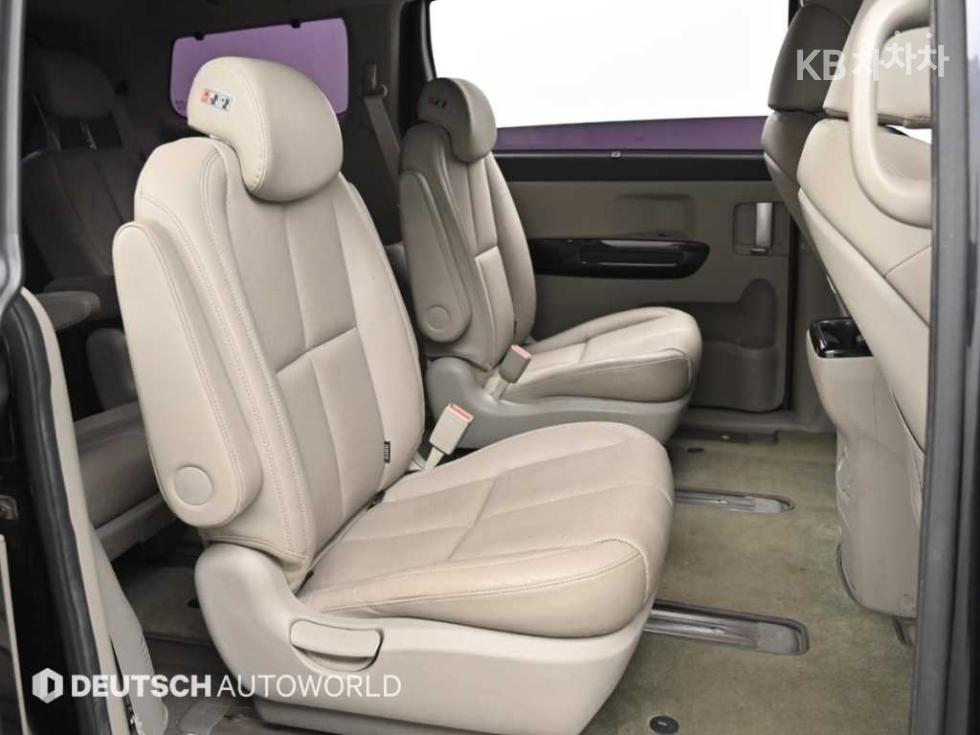 Kia Carnival — miniaturë 12