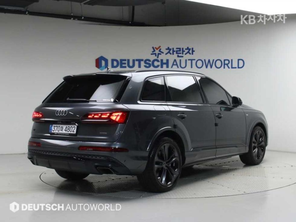 Audi Q7 — miniaturë 2