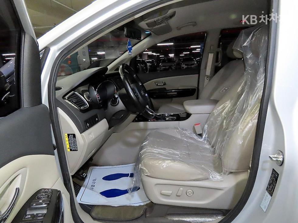 Kia Carnival — miniaturë 6