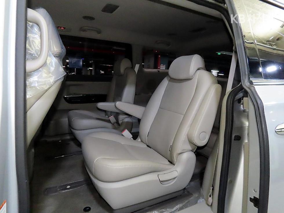 Kia Carnival — miniaturë 7