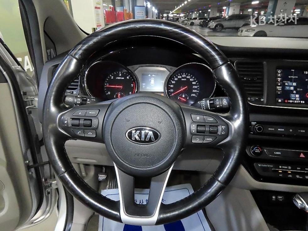 Kia Carnival — miniaturë 8