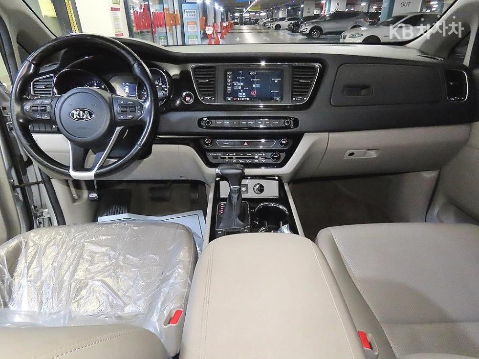 Kia Carnival — miniaturë 10
