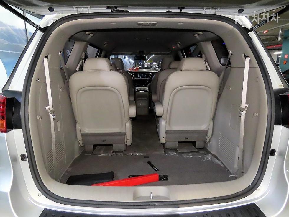 Kia Carnival — miniaturë 16