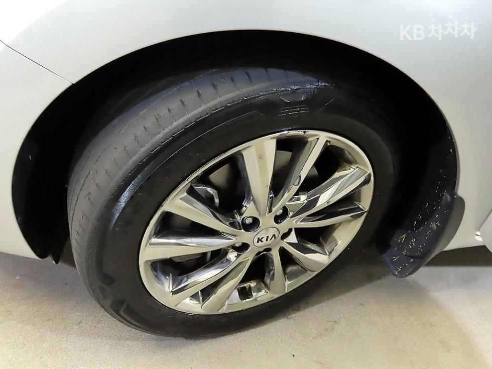 Kia Carnival — miniaturë 20