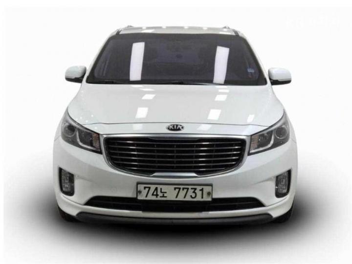 Kia Carnival 11-Seater Diesel — foto 1