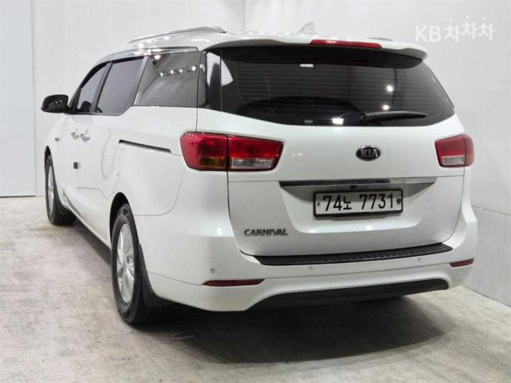 Kia Carnival — miniaturë 4