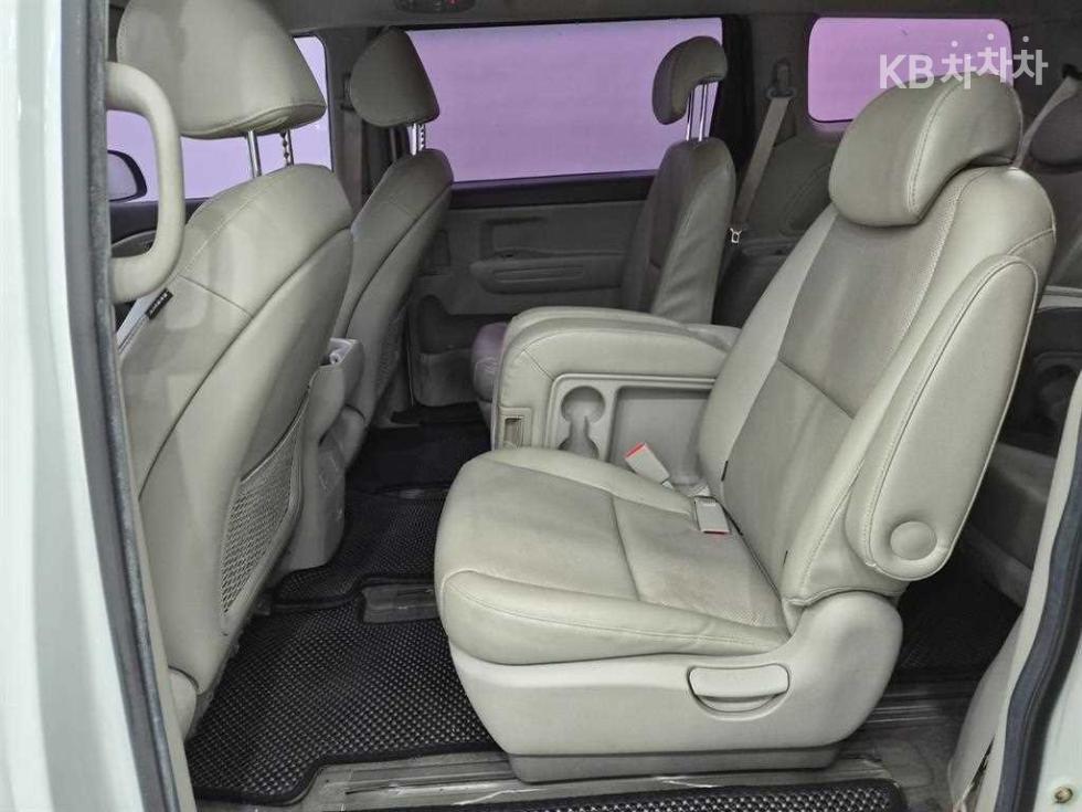 Kia Carnival — miniaturë 7