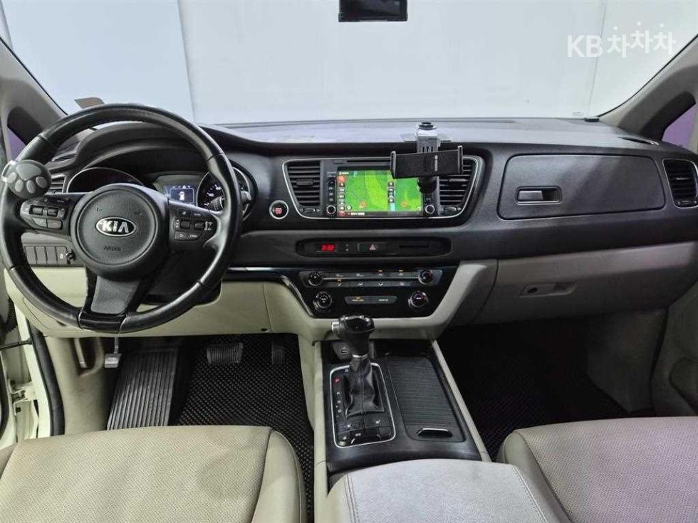 Kia Carnival — miniaturë 8