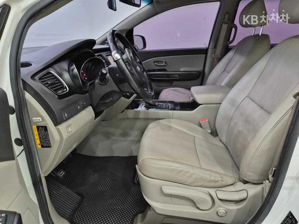 Kia Carnival — miniaturë 11
