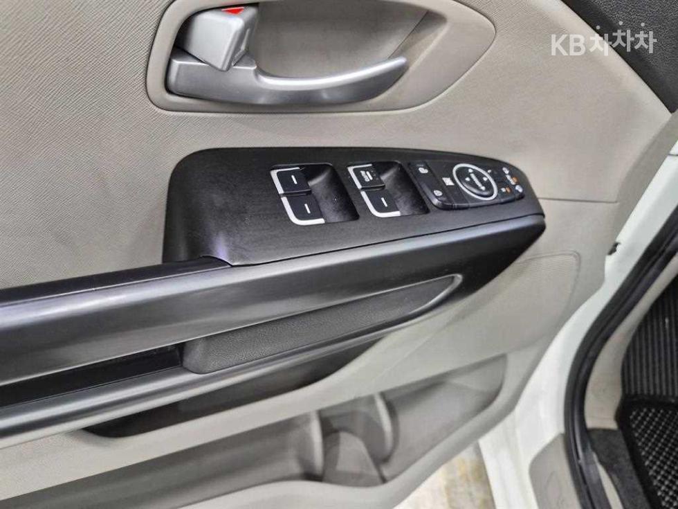 Kia Carnival — miniaturë 12