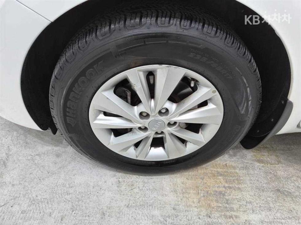 Kia Carnival — miniaturë 17