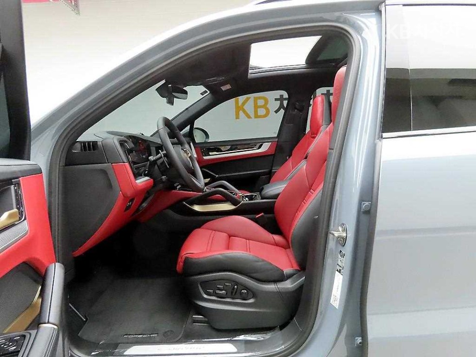 Porsche Cayenne — miniaturë 13