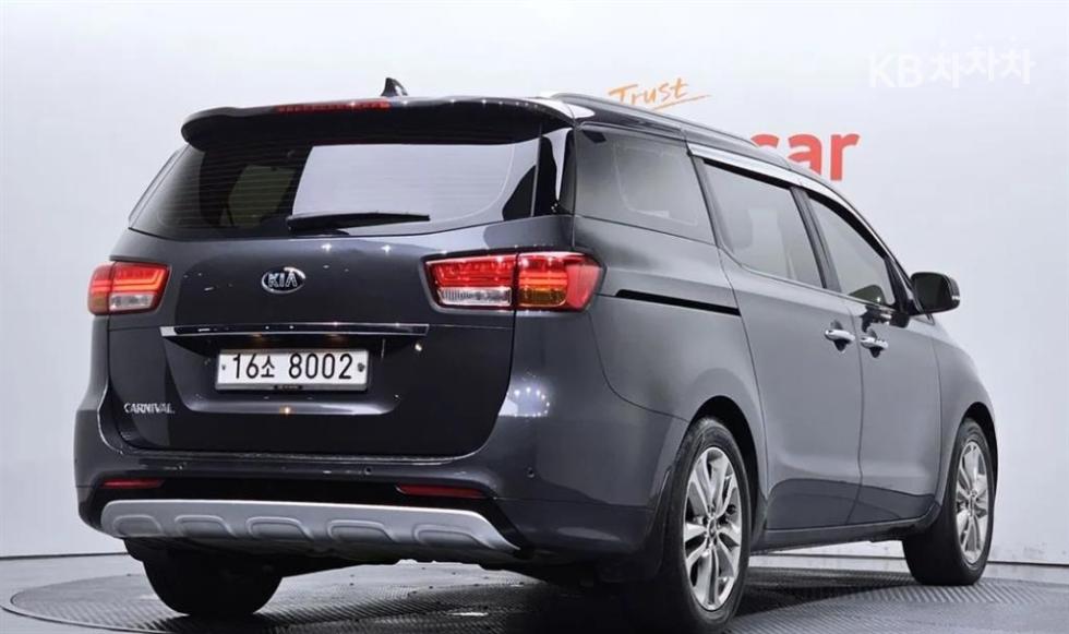 Kia Carnival — miniaturë 2
