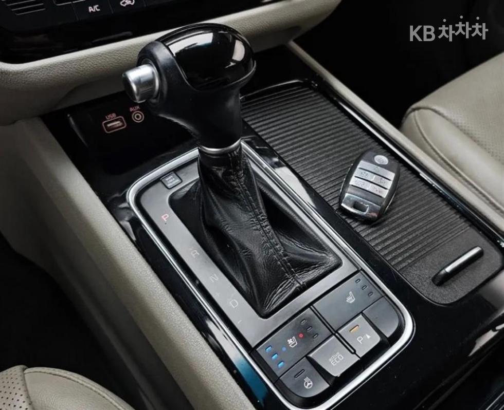 Kia Carnival — miniaturë 6