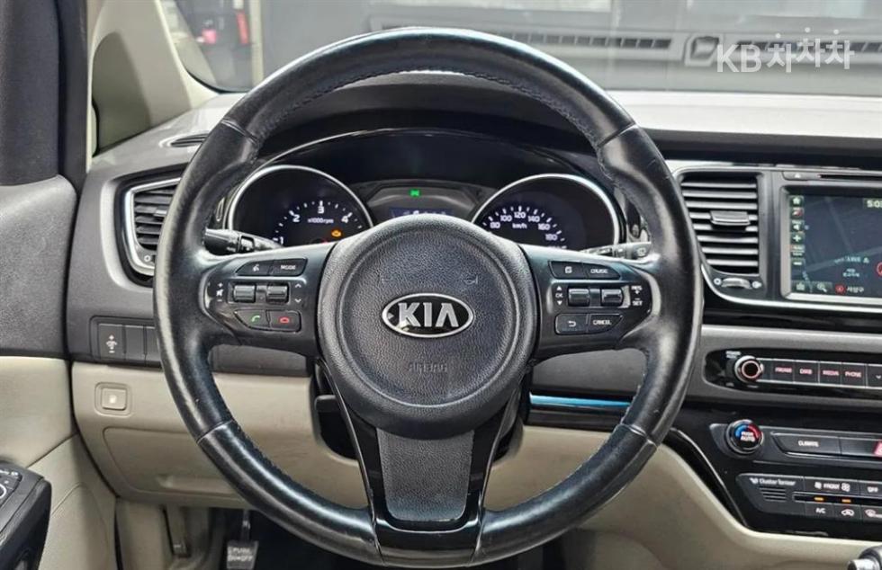 Kia Carnival — miniaturë 7