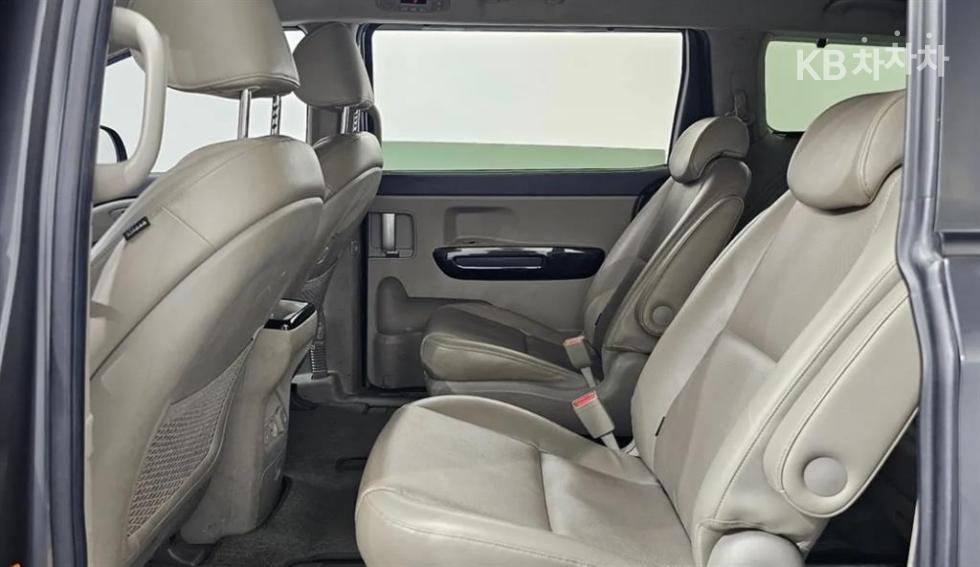 Kia Carnival — miniaturë 9
