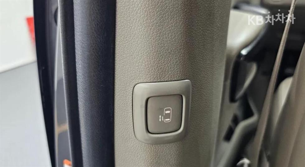 Kia Carnival — miniaturë 11
