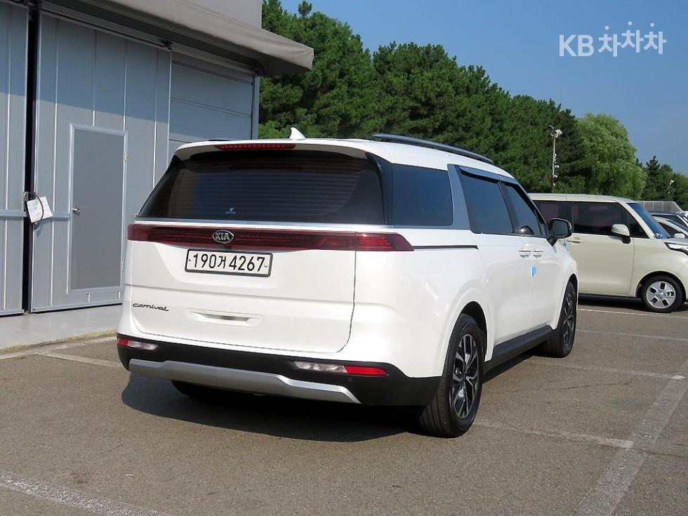 Kia Carnival — miniaturë 4
