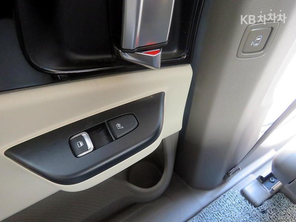 Kia Carnival — miniaturë 9