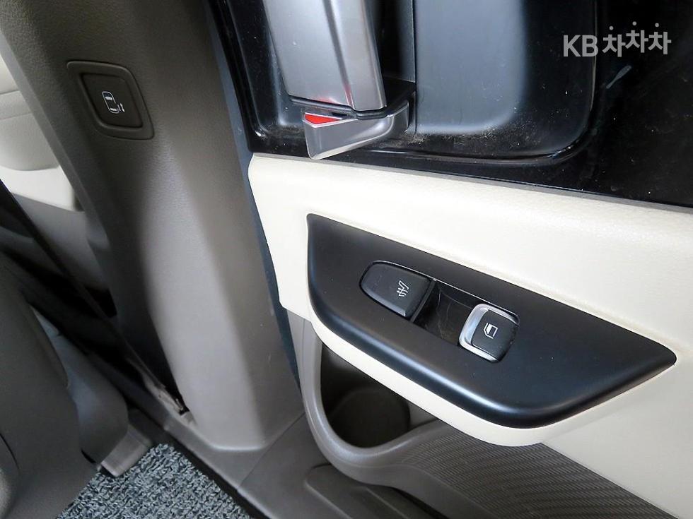 Kia Carnival — miniaturë 10