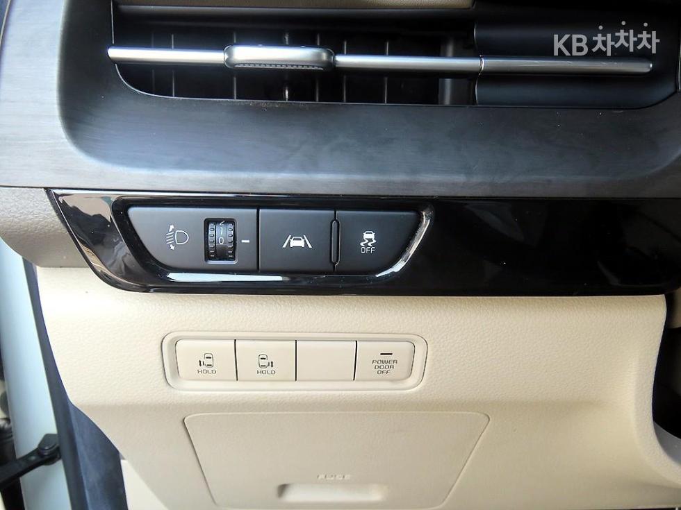 Kia Carnival — miniaturë 11