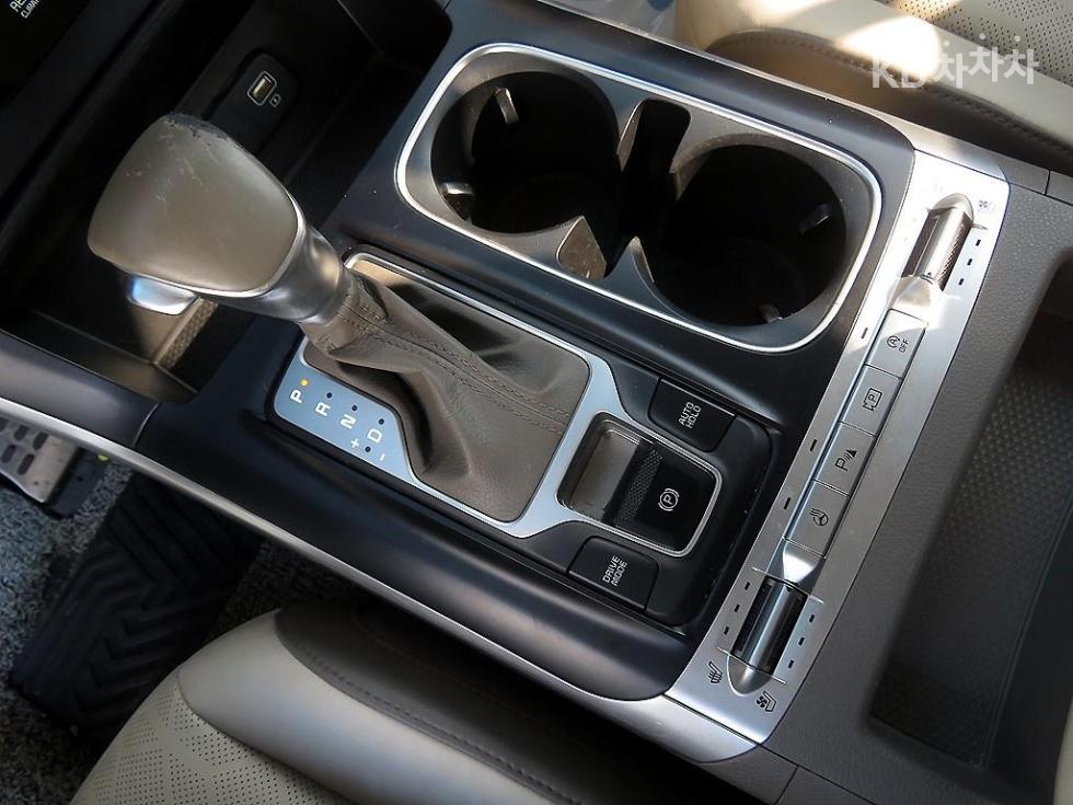 Kia Carnival — miniaturë 15