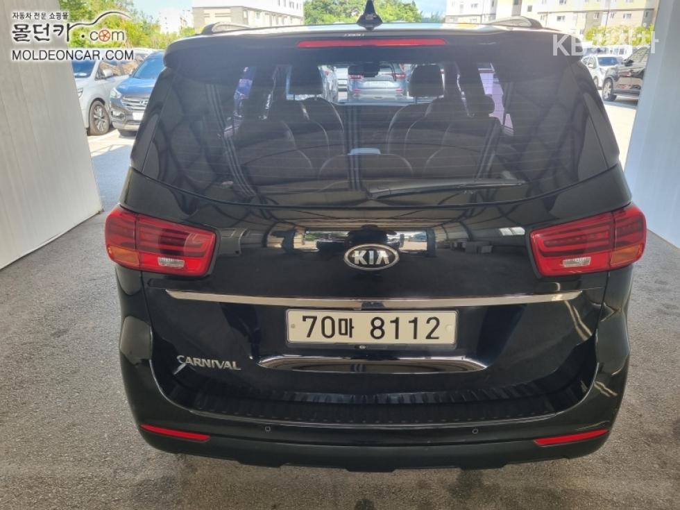 Kia Carnival — miniaturë 4
