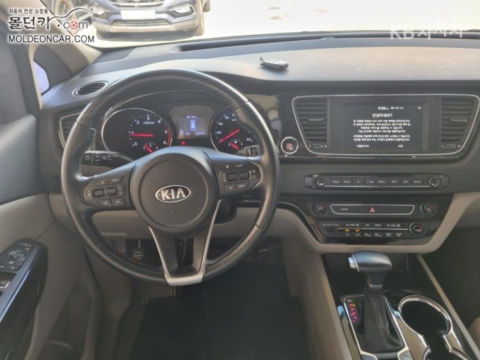 Kia Carnival — miniaturë 6