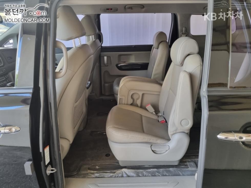 Kia Carnival — miniaturë 9